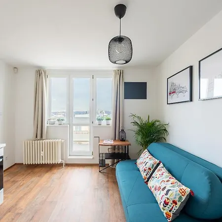 Bright Charming With Terrace, Parking & Airco. דירה *