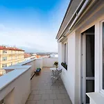 Bright Charming With Terrace, Parking & Airco. Apartment *
