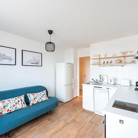 Apartment Bright Charming With Terrace, Parking & Airco. Prague