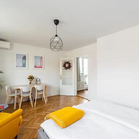 Apartment Bright Charming With Terrace, Parking & Airco.