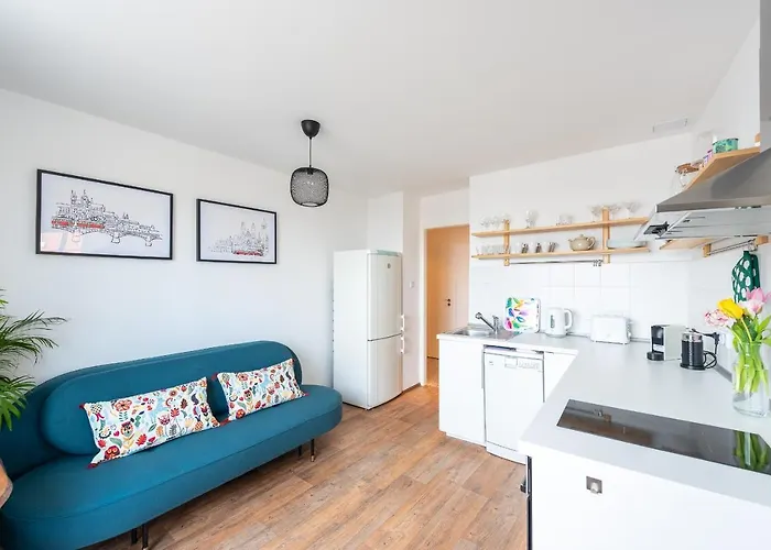 Apartament Bright Charming With Terrace, Parking & Airco. Praga