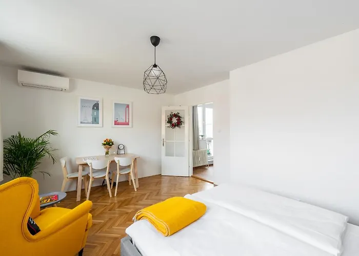 Apartament Bright Charming With Terrace, Parking & Airco.