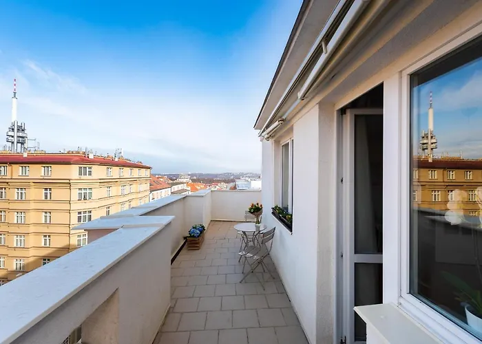 Bright Charming With Terrace, Parking & Airco. Apartament *